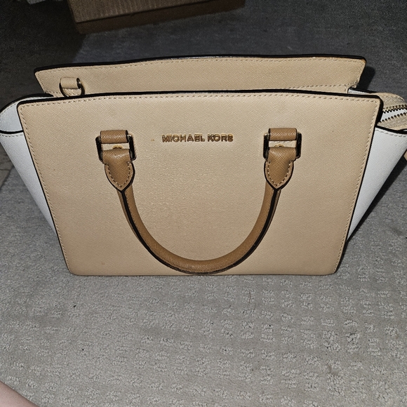 Michael Kors Purse Selma Purse Beige / Cream - Picture 3 of 16